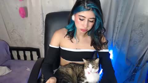Snapshot of belinda_luna_ chatting on December 4, 1:03 am modelo independiente online show from December 4, 1:03 am
