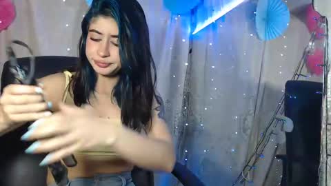 Snapshot of belinda_luna_ chatting on December 31, 11:39 pm modelo independiente online show from December 31, 11:39 pm