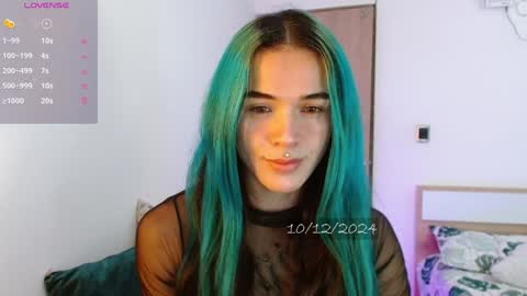 Snapshot of bell_art chatting on December 10, 4:17 pm   online show from December 10, 4:17 pm