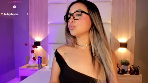 Bella cam online show from June 10, 7:23 pm