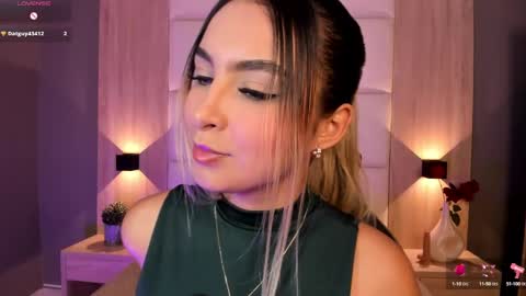 Snapshot of bella1207 chatting on September 26, 9:12 pm Bella cam online show from September 26, 9:12 pm