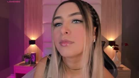 Bella cam online show from October 27, 7:30 pm