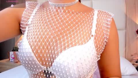 Snapshot of bella1207 chatting on December 28, 7:11 pm Bella cam online show from December 28, 7:11 pm