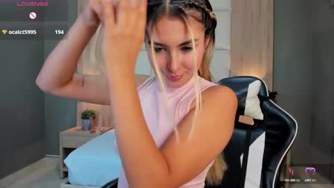 Snapshot of bella1207 chatting on March 12, 7:58 pm Bella cam online show from March 12, 7:58 pm