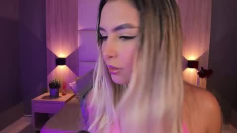 Snapshot of bella1207 chatting on October 4, 7:51 pm Bella cam online show from October 4, 7:51 pm