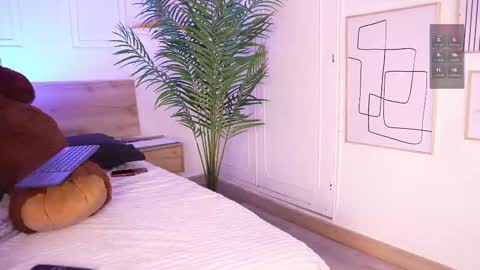    online show from March 9, 12:08 pm