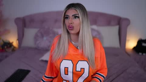 Emma  Bella online show from April 9, 10:15 pm