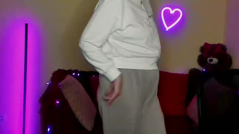 Bella online show from April 26, 1:42 pm