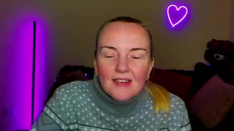 Bella online show from April 25, 1:41 pm