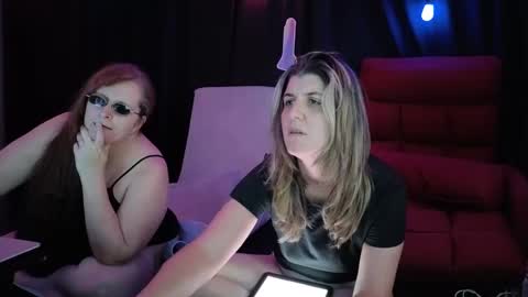 Snapshot of bella_james_1988 chatting on September 15, 6:37 pm Bella James online show from September 15, 6:37 pm