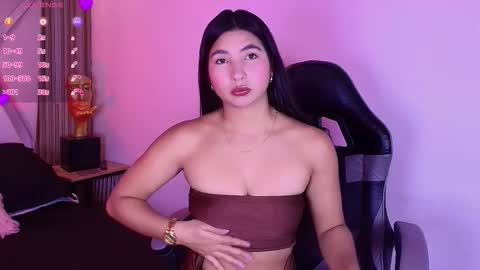 bella_martini_ online show from March 5, 12:45 pm