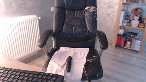      online show from November 27, 9:12 am