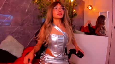 Bella online show from April 22, 4:37 pm