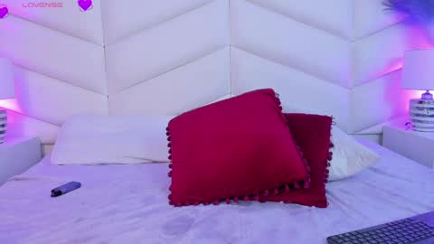 bella_peach_ online show from March 27, 8:26 am