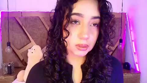 Bella Swwan  online show from June 21, 6:45 pm