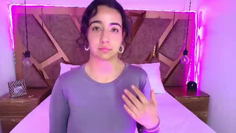 Bella Swwan  online show from July 5, 10:48 pm