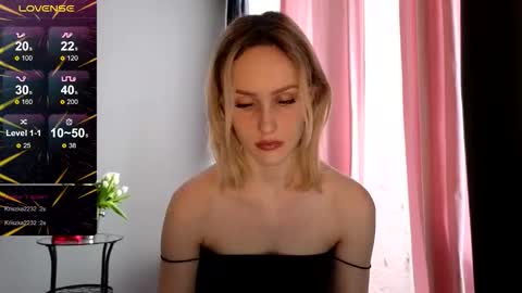 bella_villen online show from March 9, 9:23 am