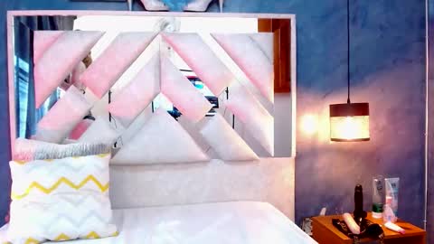 bella_volup online show from January 17, 8:27 pm