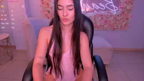 Snapshot of bellaclark1 chatting on September 15, 11:34 pm Bella online show from September 15, 11:34 pm