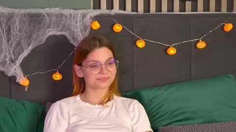 BellaMarebelle online show from October 30, 5:43 am