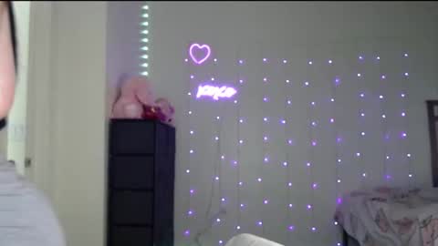Snapshot of bellamonroee chatting on January 23, 2:44 am Bella Monroe online show from January 23, 2:44 am