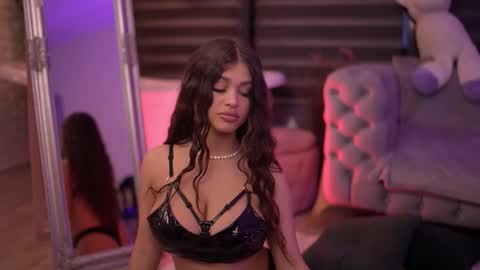 Bella online show from November 10, 7:20 pm