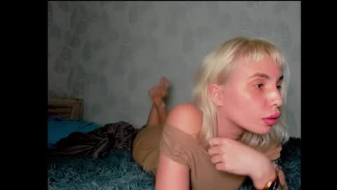 Snapshot of bellaseein chatting on October 17, 6:44 pm Bella Seen online show from October 17, 6:44 pm