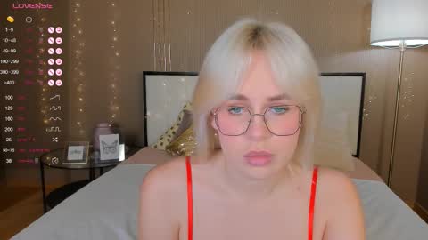 Bella online show from September 28, 1:23 am