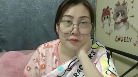 Snapshot of bellbabe chatting on February 25, 9:48 pm Bella online show from February 25, 9:48 pm