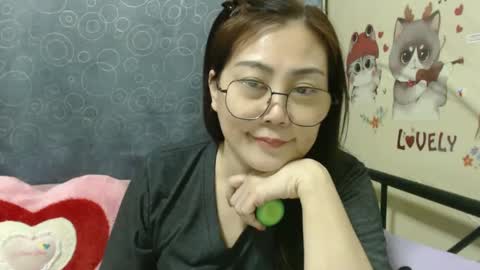 Snapshot of bellbabe chatting on February 25, 1:30 am Bella online show from February 25, 1:30 am