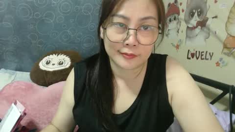 Snapshot of bellbabe chatting on February 15, 6:12 pm Bella online show from February 15, 6:12 pm