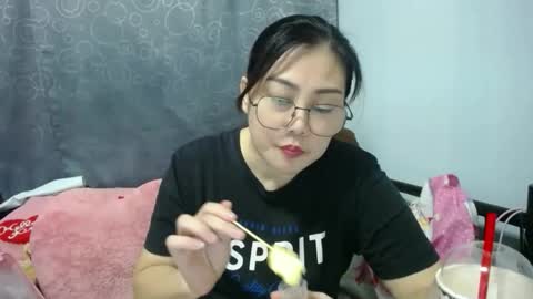 Snapshot of bellbabe chatting on October 5, 8:30 am Bella online show from October 5, 8:30 am
