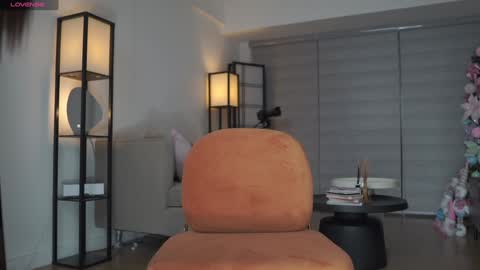 Belle Adrienne  IG  online show from November 8, 2:11 pm