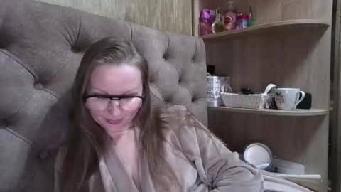 Amelia online show from December 18, 3:39 pm