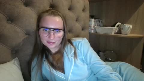 Amelia online show from October 16, 5:15 pm