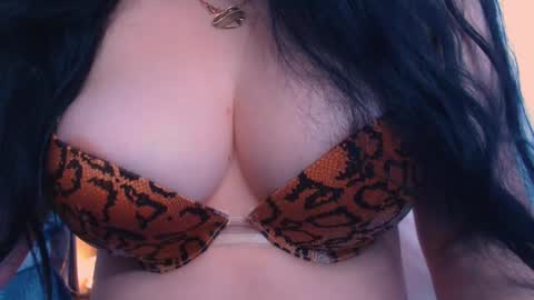 Snapshot of bellelovexx chatting on January 11, 9:15 am Hello I am kind friendly and cute girl online show from January 11, 9:15 am