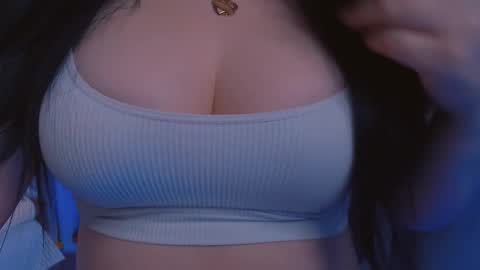 Snapshot of bellelovexx chatting on February 13, 7:03 am Hello I am kind friendly and cute girl online show from February 13, 7:03 am