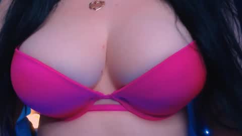 Snapshot of bellelovexx chatting on January 18, 9:55 pm Hello I am kind friendly and cute girl online show from January 18, 9:55 pm