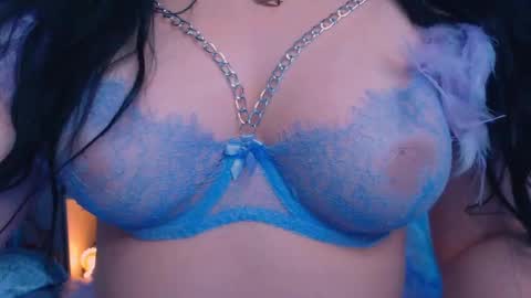 Snapshot of bellelovexx chatting on December 27, 9:50 am Hello I am kind friendly and cute girl online show from December 27, 9:50 am