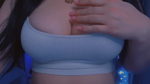 Snapshot of bellelovexx chatting on February 4, 9:52 pm Hello I am kind friendly and cute girl online show from February 4, 9:52 pm