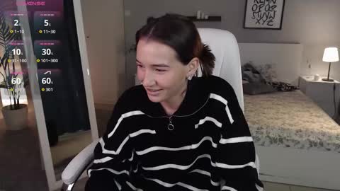 Snapshot of bellla_haddid chatting on October 21, 1:20 am Bella online show from October 21, 1:20 am