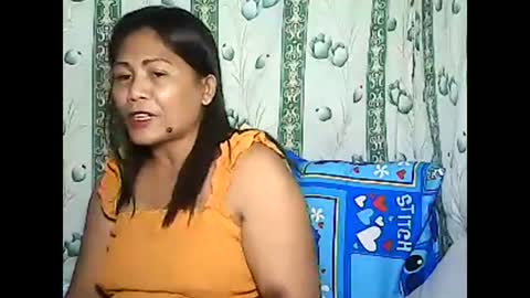 Snapshot of betty_83 chatting on January 23, 11:48 am betty_83 online show from January 23, 11:48 am