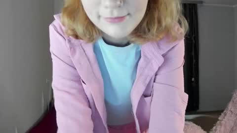 Snapshot of betty_witchy chatting on September 12, 2:45 am Dory make me happier online show from September 12, 2:45 am