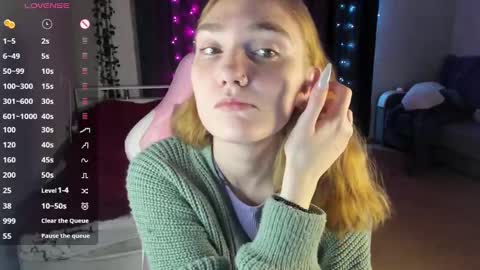 Snapshot of betty_witchy chatting on March 11, 1:05 am Dory make me happier online show from March 11, 1:05 am