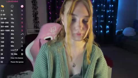 Snapshot of betty_witchy chatting on February 17, 1:04 am Dory make me happier online show from February 17, 1:04 am
