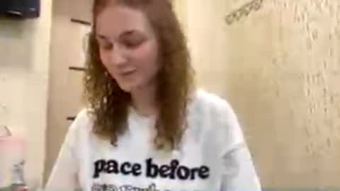 Sophie online show from April 2, 8:34 am