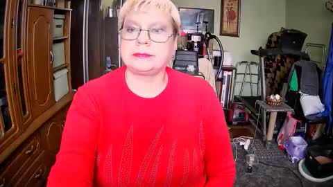 BeverlyQCynia online show from October 21, 11:36 am