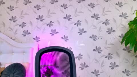Snapshot of bewitching_eva chatting on September 12, 7:18 am Eva online show from September 12, 7:18 am