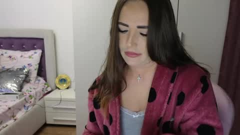   BeyonceDoll       Twitter DollBeyonce    online show from April 24, 5:27 pm