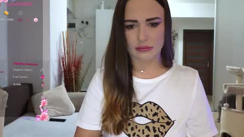   BeyonceDoll       Twitter DollBeyonce    online show from December 13, 8:37 pm